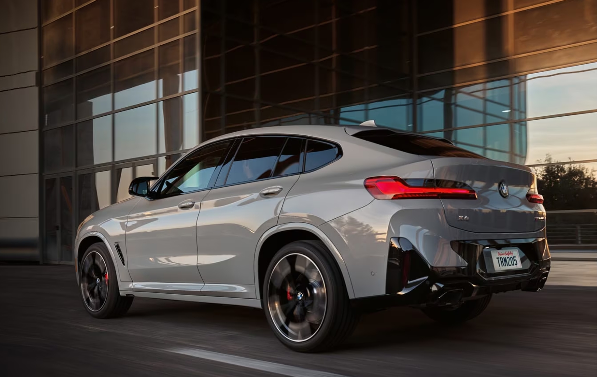 Performance 2 2025 BMW X4 Exterior Front View